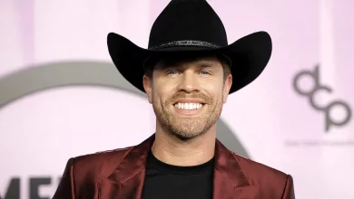 Dustin Lynch Isn't on Tinder: 'I Haven't Gone Down That Hole'