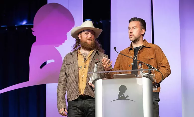 Brothers Osborne Accept the St. Jude Angels Among Us Award [PICS]